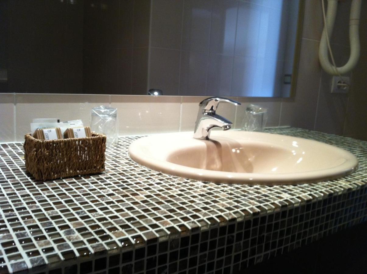 לנגון Logis Hotel - Restaurant Maison Claude Darroze מראה חיצוני תמונה